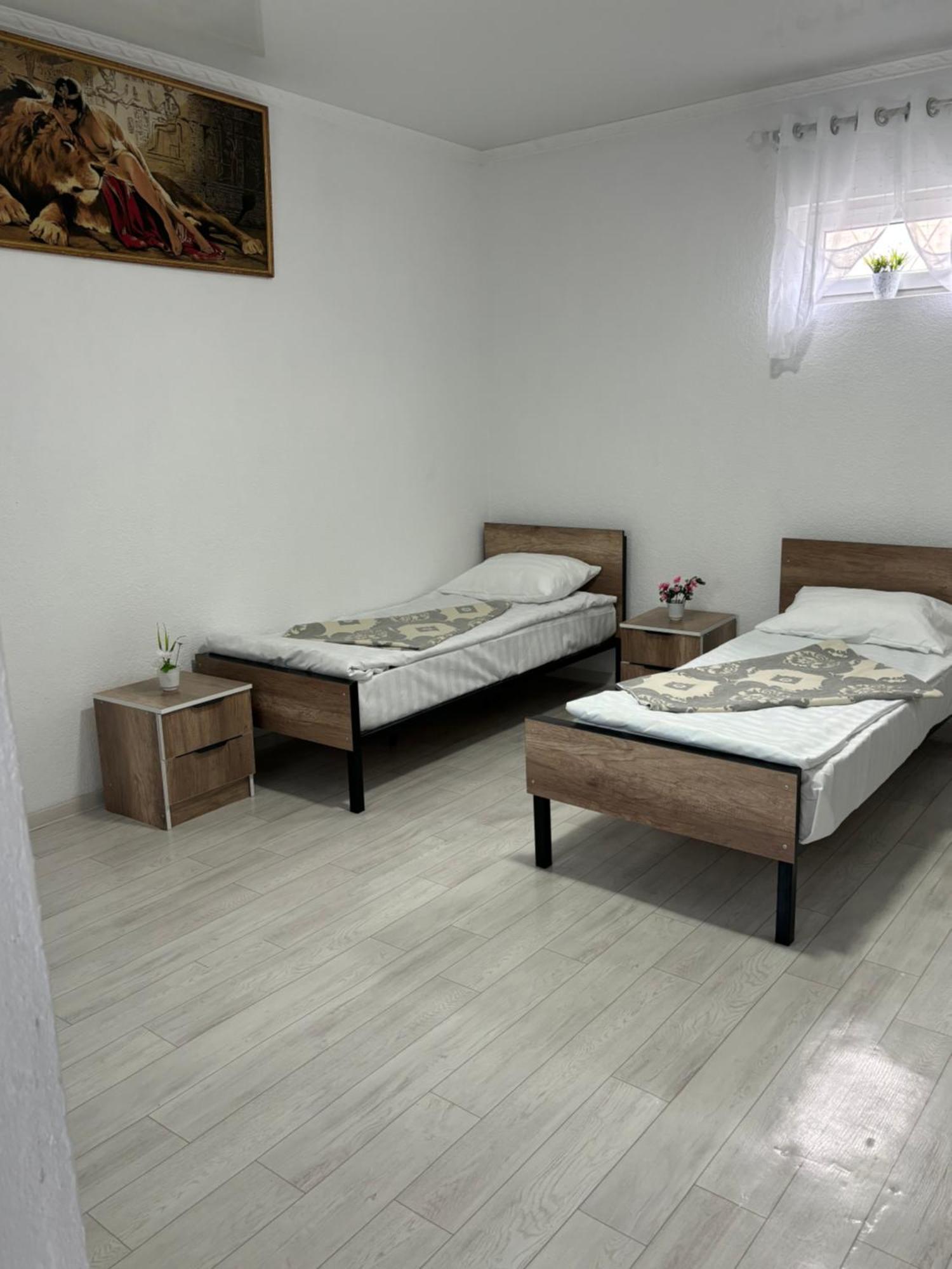Hostel,Halal Хостел,Халал Tokmok ภายนอก รูปภาพ