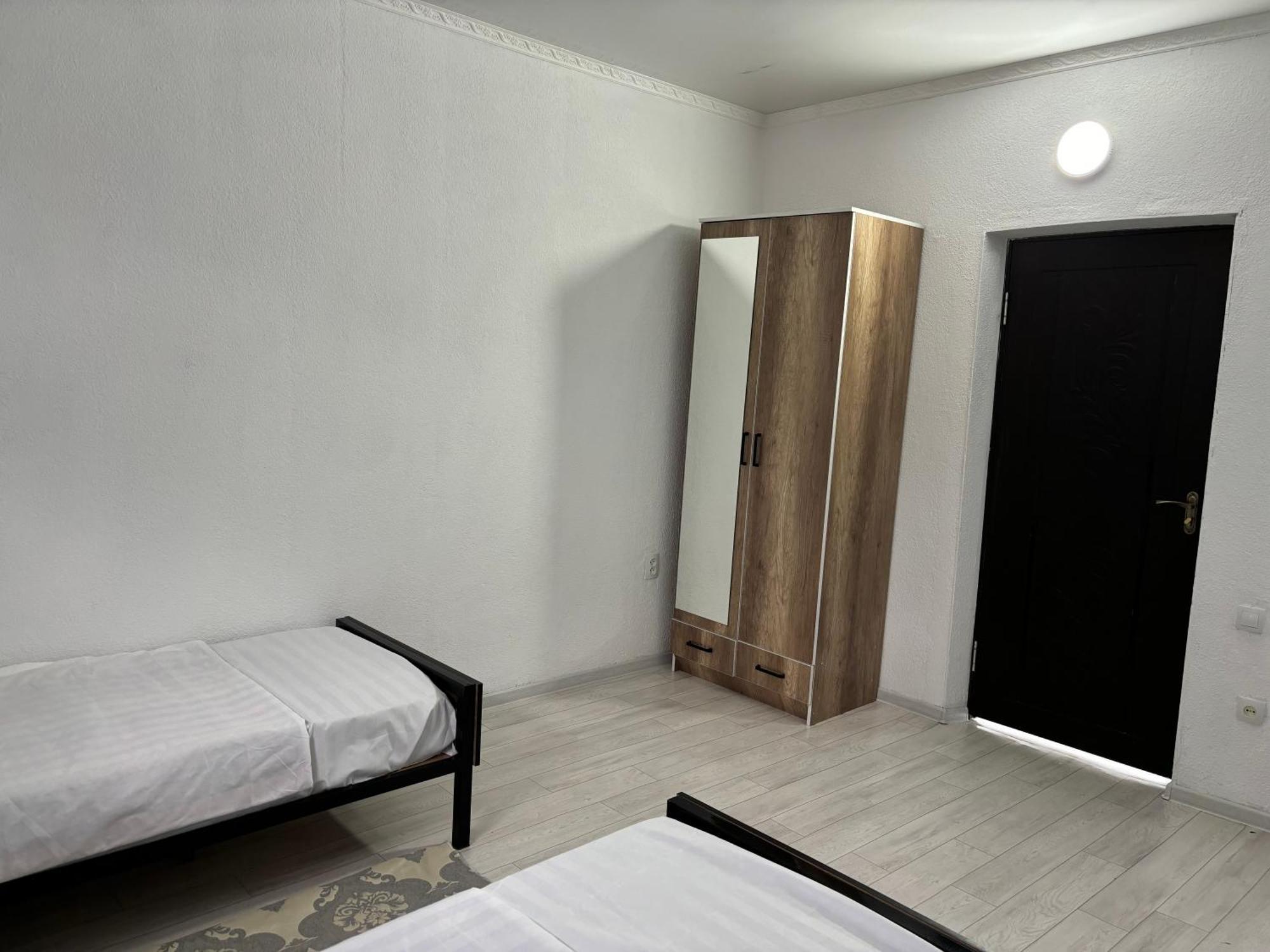 Hostel,Halal Хостел,Халал Tokmok ภายนอก รูปภาพ