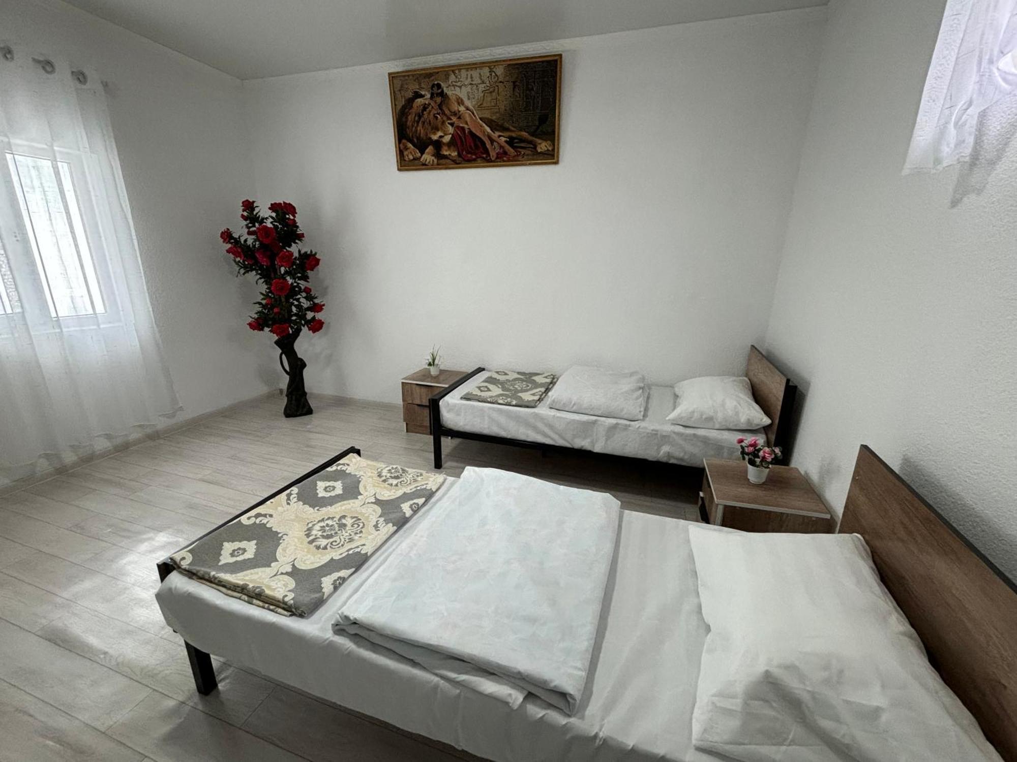 Hostel,Halal Хостел,Халал Tokmok ภายนอก รูปภาพ