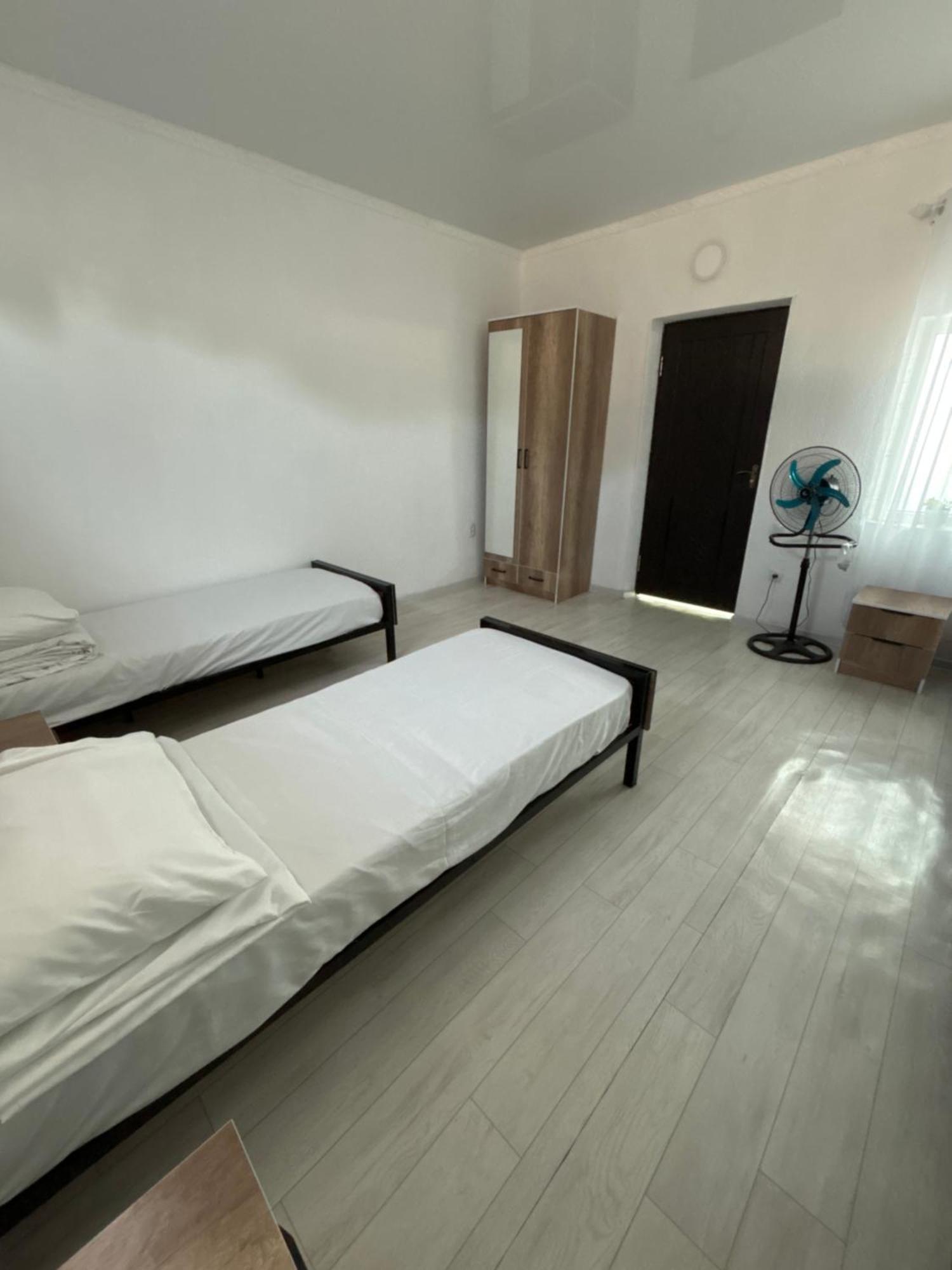 Hostel,Halal Хостел,Халал Tokmok ภายนอก รูปภาพ