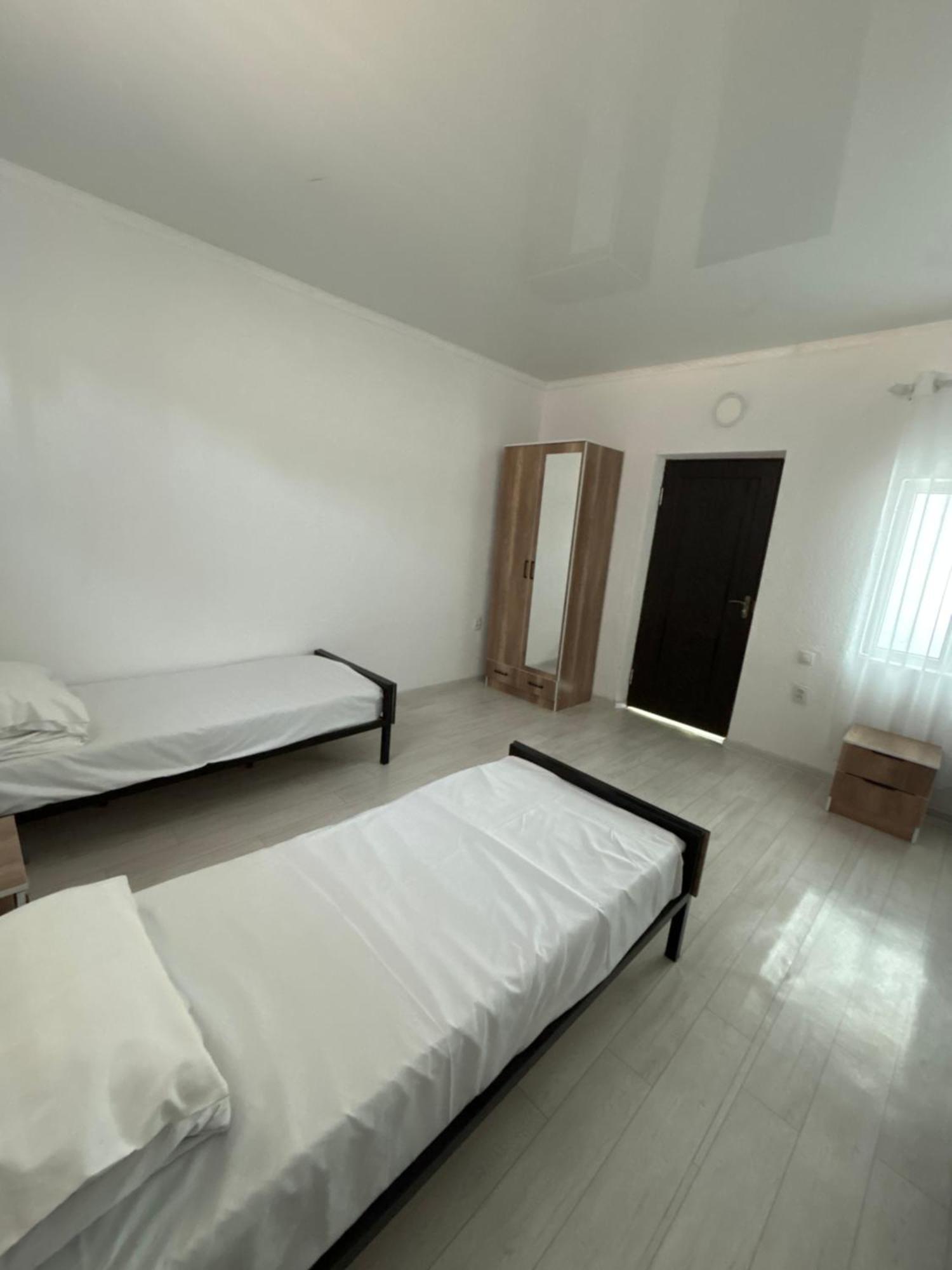 Hostel,Halal Хостел,Халал Tokmok ภายนอก รูปภาพ