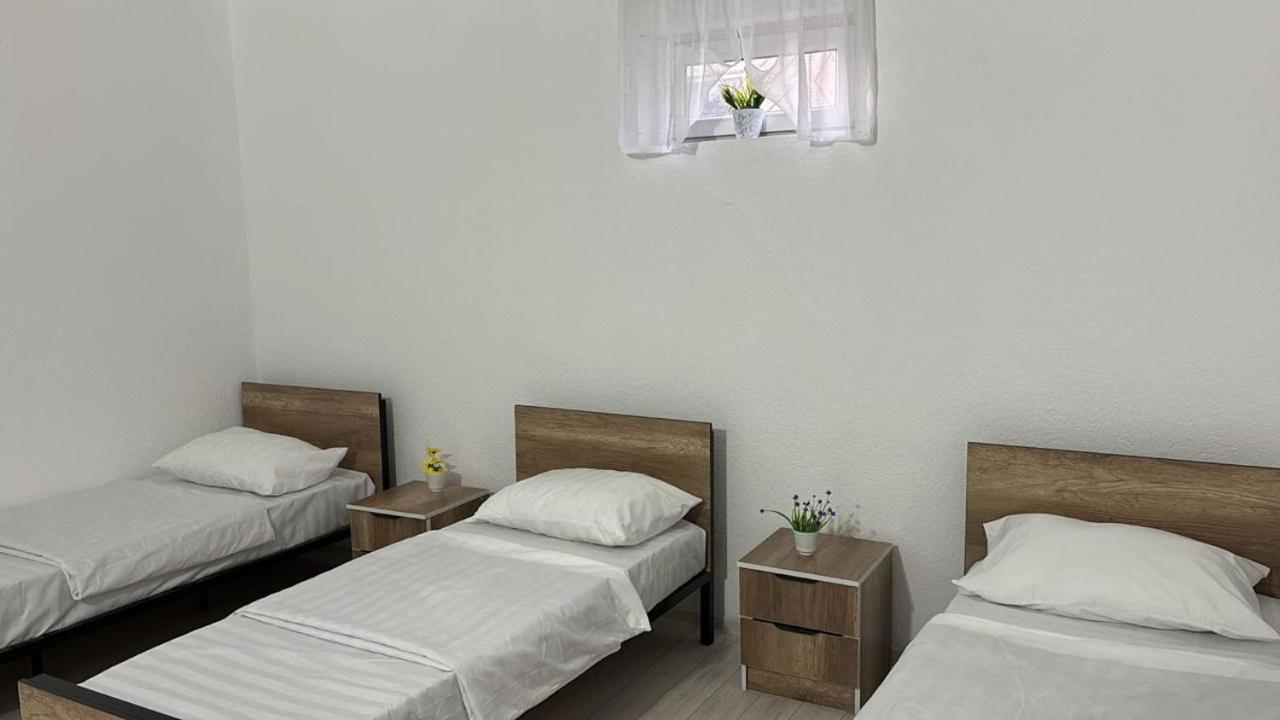 Hostel,Halal Хостел,Халал Tokmok ภายนอก รูปภาพ